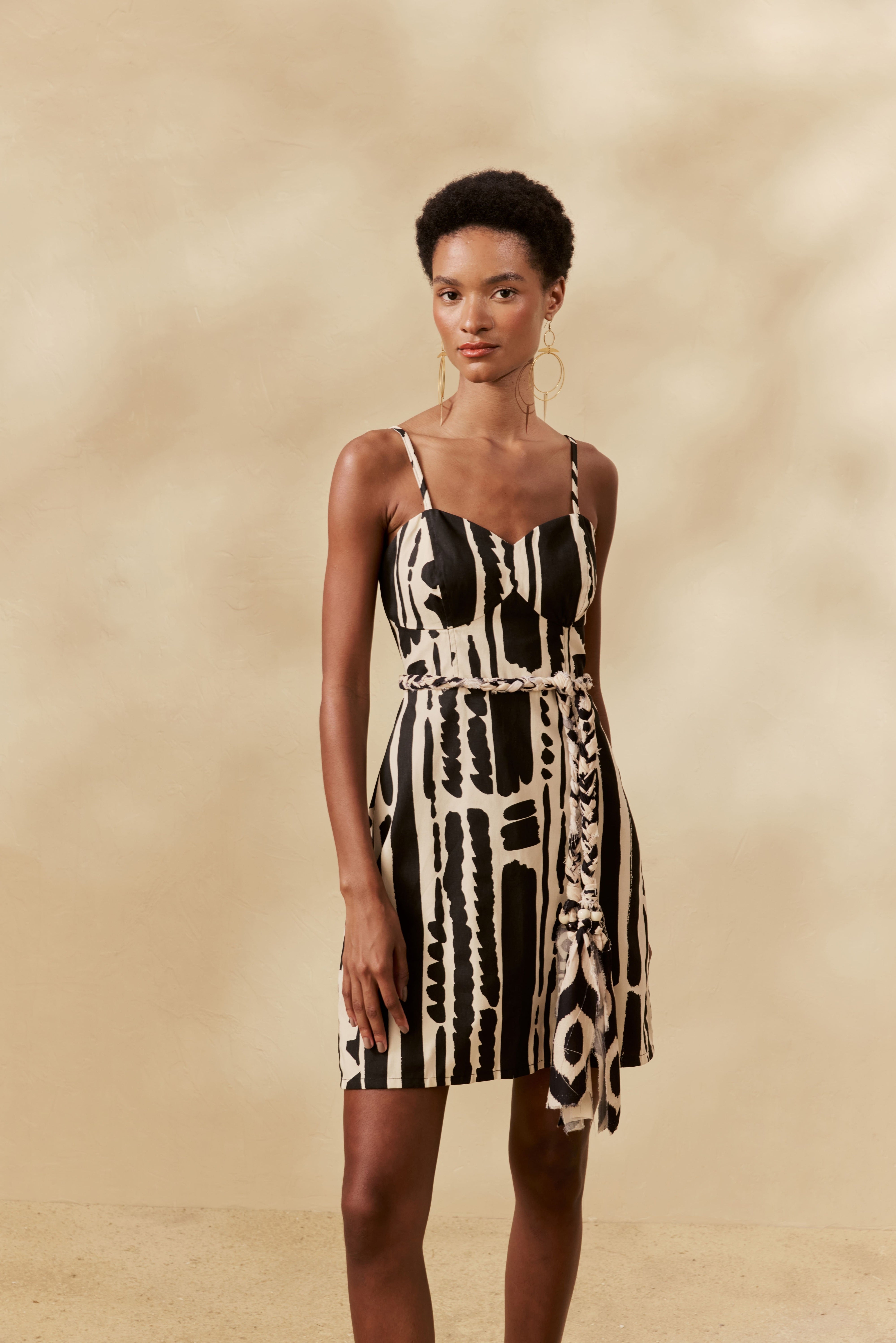 VESTIDO CORTO LINEA